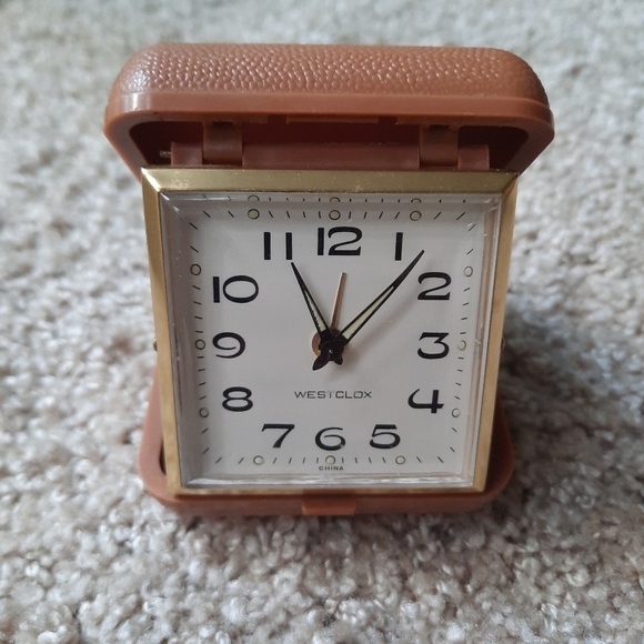 Vintage Westclox Portable Wind-up Travel Alarm Clock tan hard plastic case - Picture 2 of 8